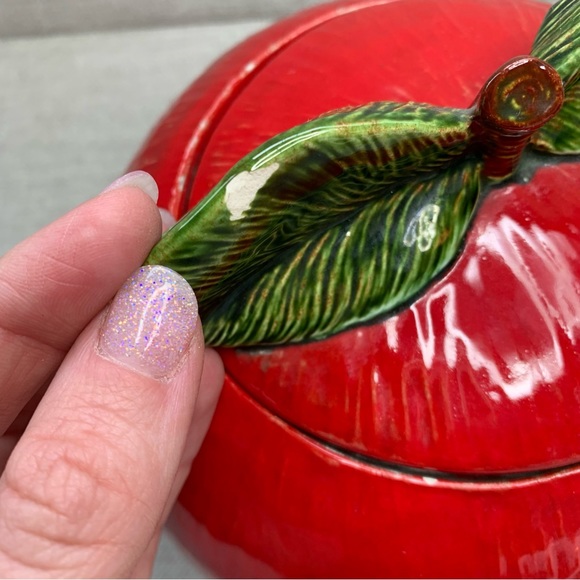 VINTAGE Iandola Ceramic Apple Lidded Jar Bright Red Cookie Leaves and Stem - Picture 10 of 12
